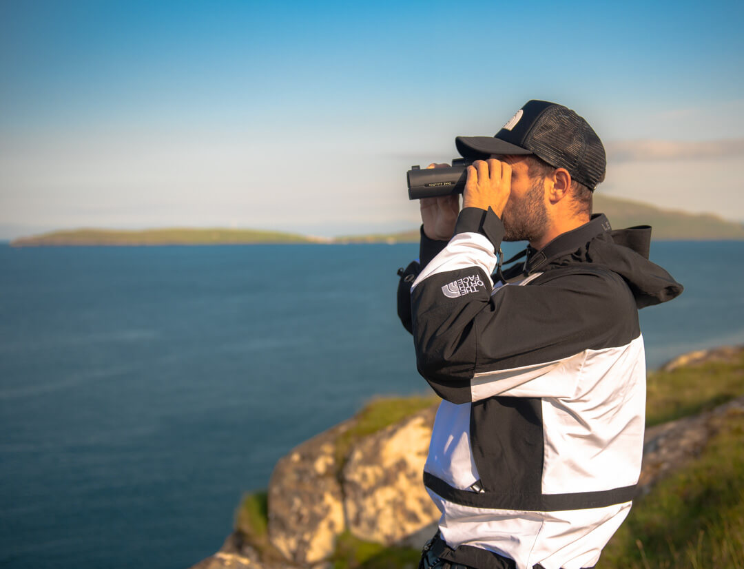 viaggiatori fotocamera e binocolo leica. avventure con attrezzatura leica Leica Natura Tatiana Chiavegato daneiele dell'osa