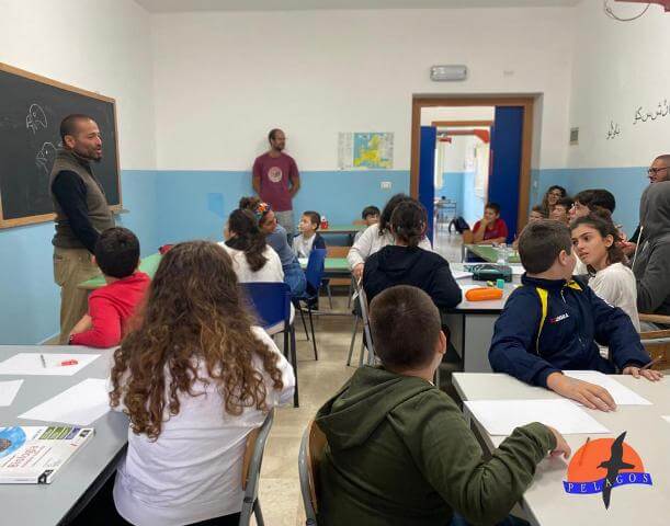 Andrea Corso in alula con i ragazzi dell'Isola.